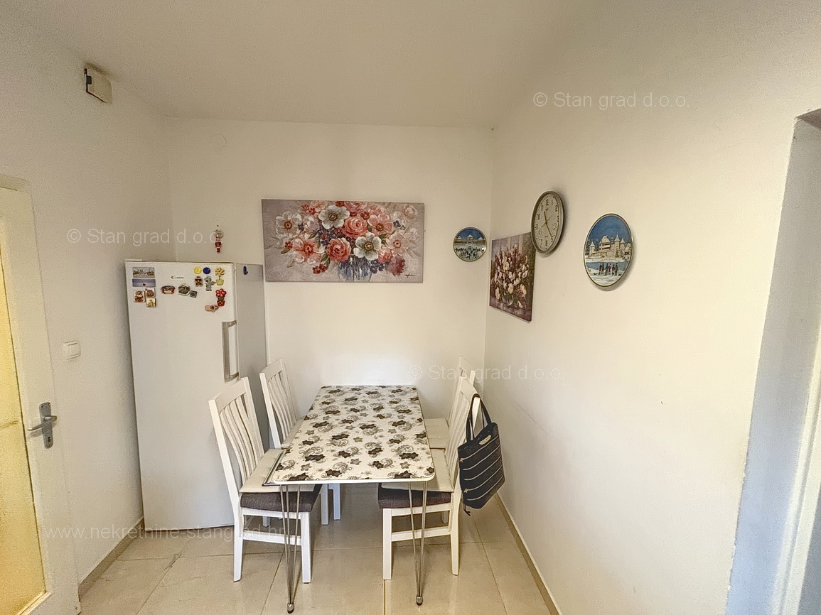 Malinska, casa arredata con 5 appartamenti nelle immediate vicinanze del mare!
