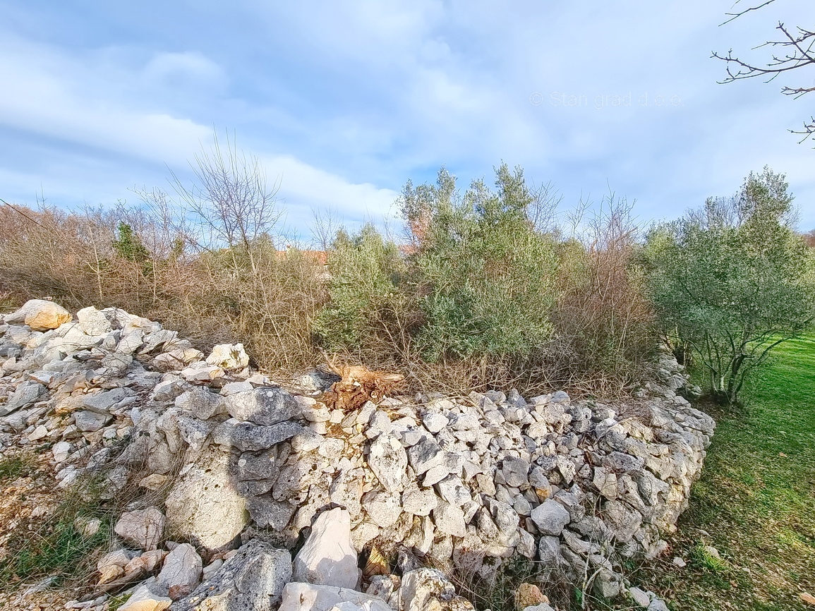 Uvala Soline, terreno edificabile con permesso per costruire una casa bifamiliare!