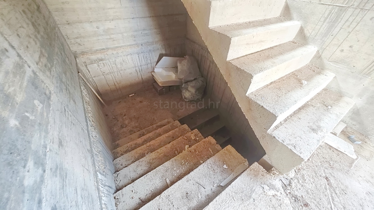 Krk, appartamento al 2° piano di un nuovo edificio in ottima posizione!