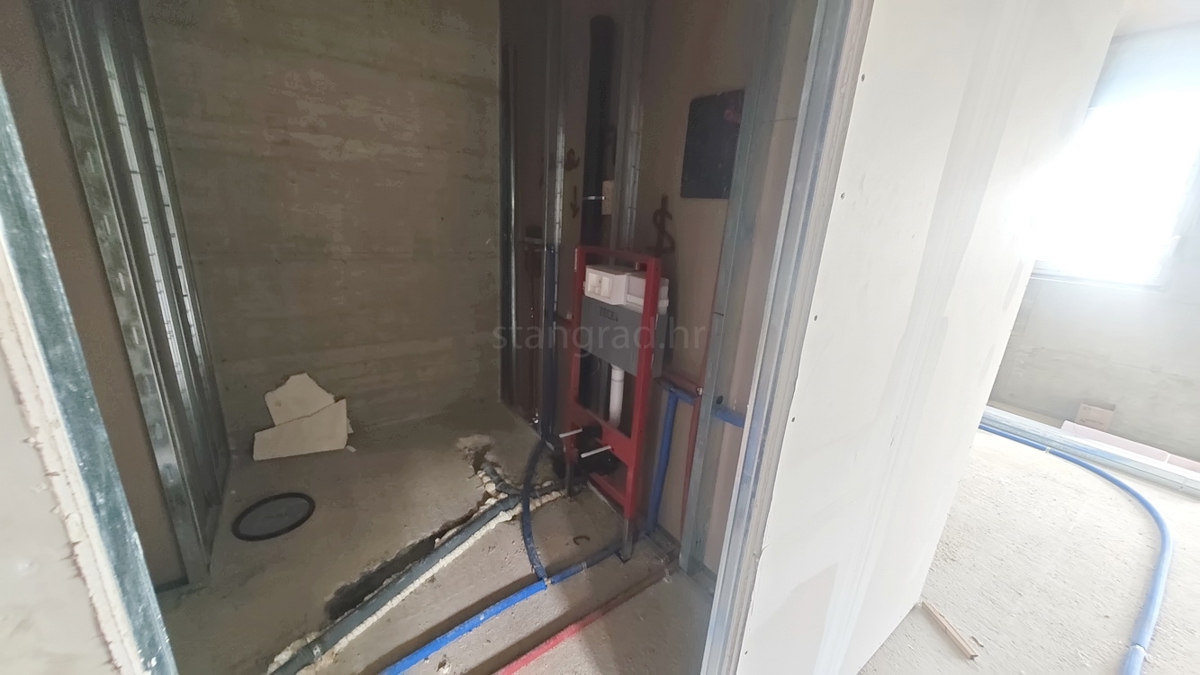 Krk, appartamento al 2° piano di un nuovo edificio in ottima posizione!