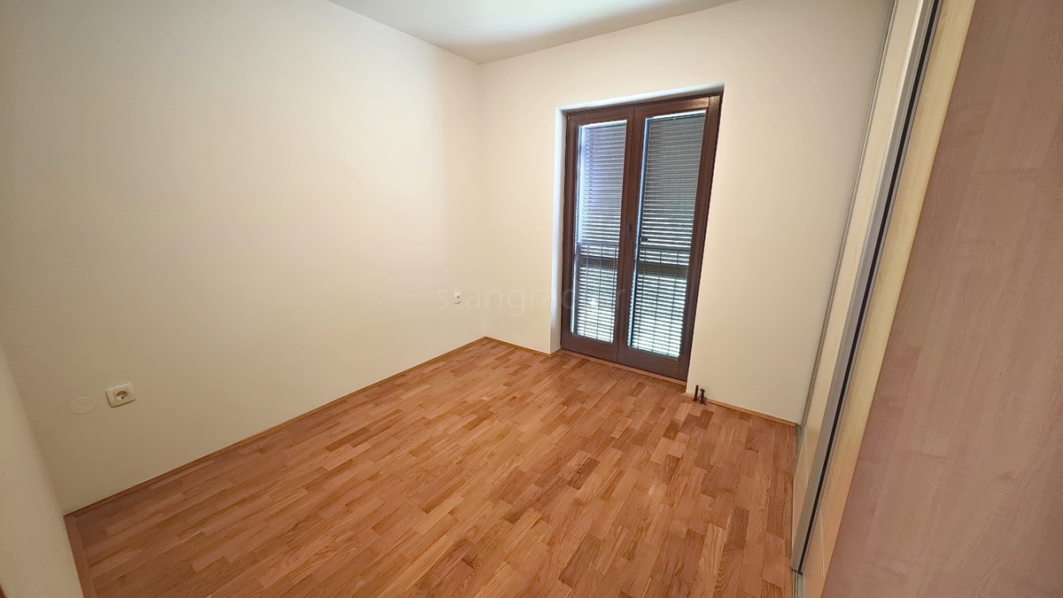 Baška, appartamento al piano terra in posizione tranquilla!