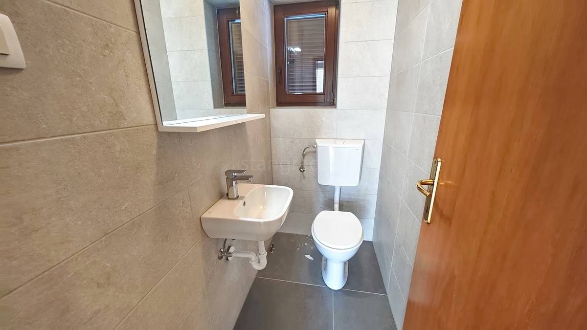 Baška, appartamento al piano terra in posizione tranquilla!