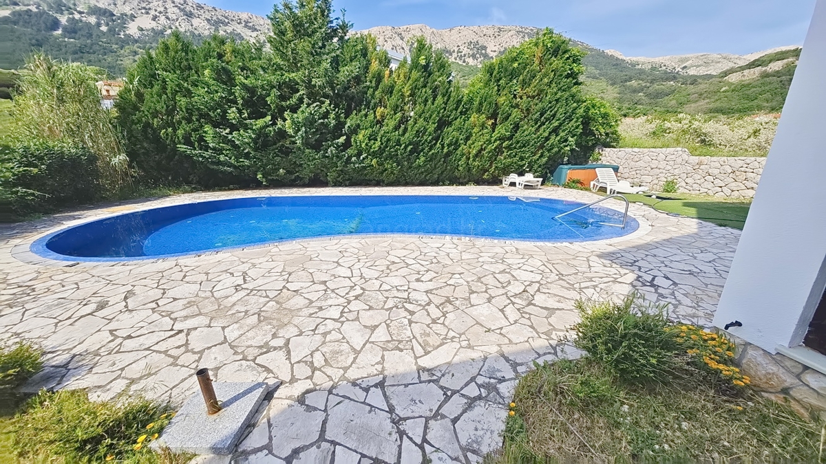 Baška, appartamento al piano terra in posizione tranquilla!