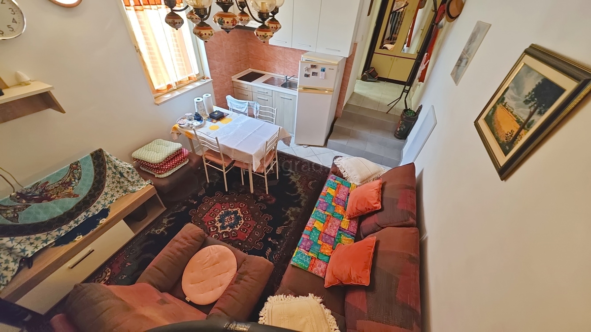 Njivice, appartamento duplex arredato con terrazza!