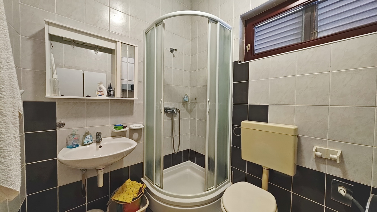 Njivice, appartamento duplex arredato con terrazza!