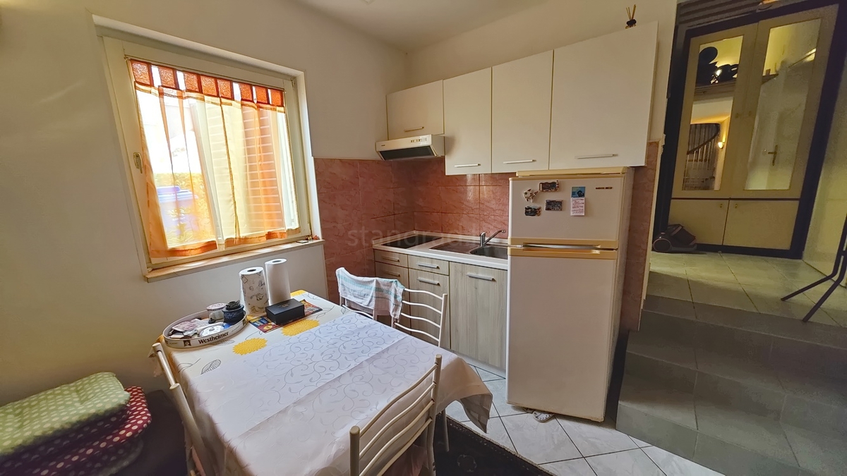 Njivice, appartamento duplex arredato con terrazza!