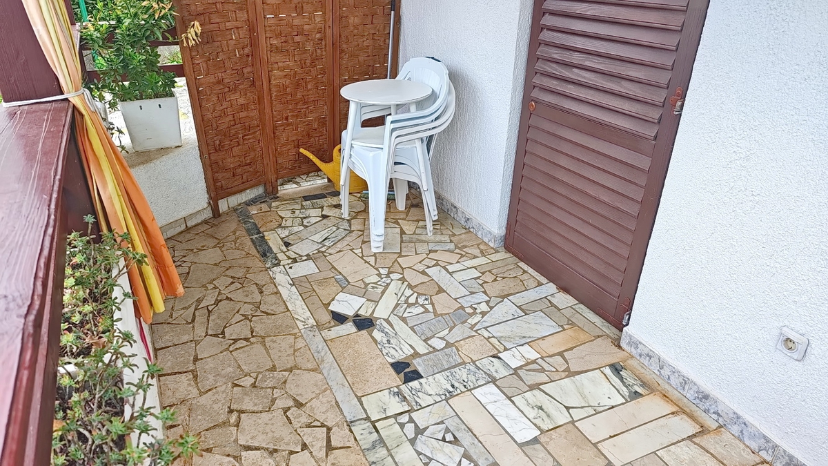 Njivice, appartamento duplex arredato con terrazza!