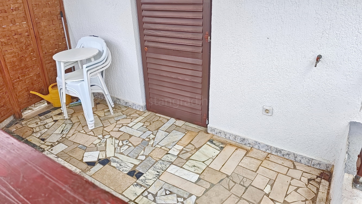 Njivice, appartamento duplex arredato con terrazza!