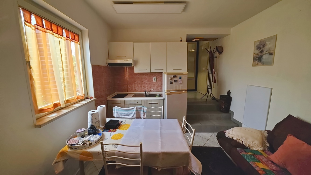 Njivice, appartamento duplex arredato con terrazza!