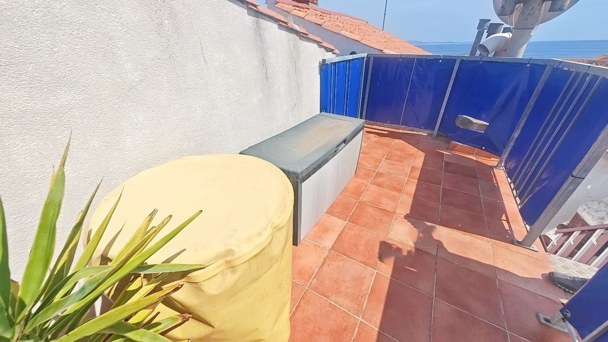 Krk, casa in pietra con terrazza e vista mare!