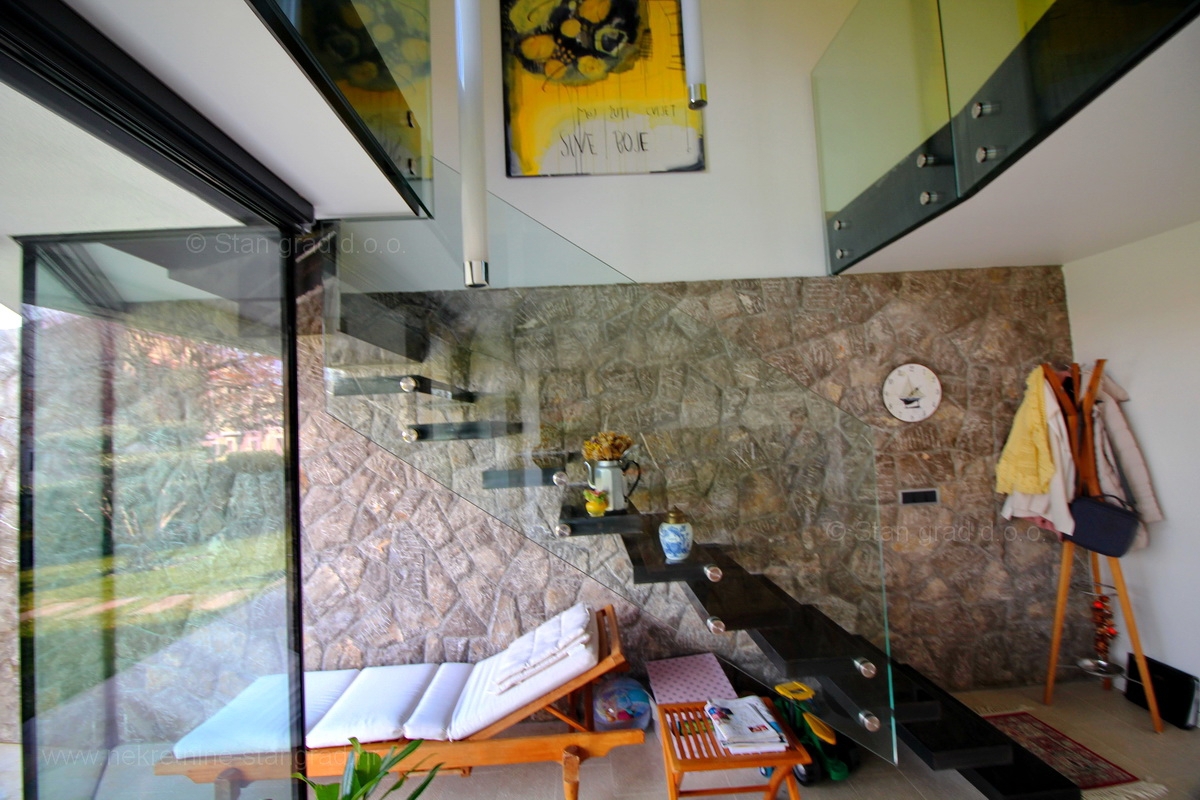 Malinska, attraente appartamento moderno con giardino e garage, IN VENDITA