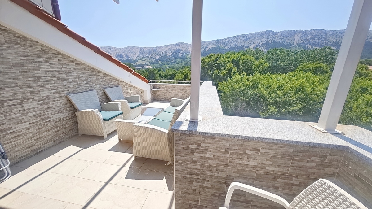 Baška, appartamento duplex vicino al mare!