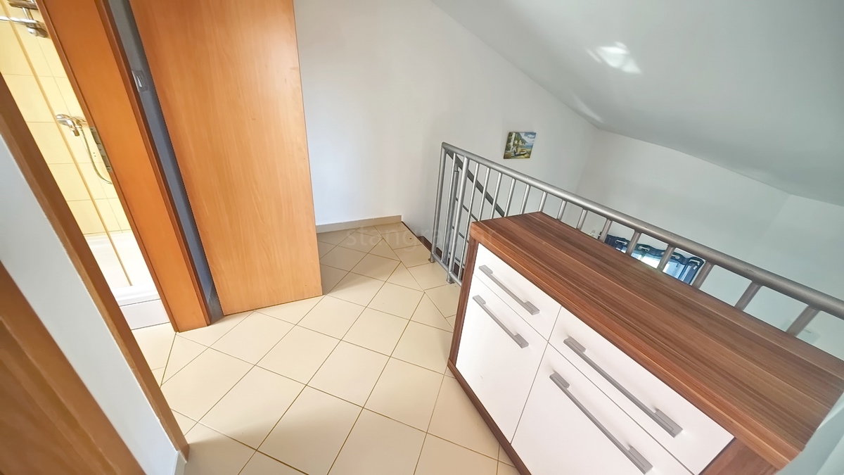 Baška, appartamento duplex vicino al mare!