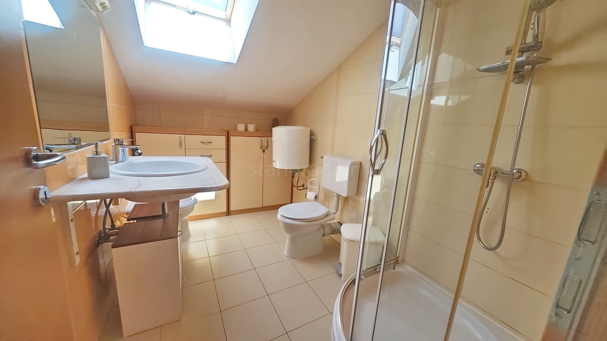 Baška, appartamento duplex vicino al mare!