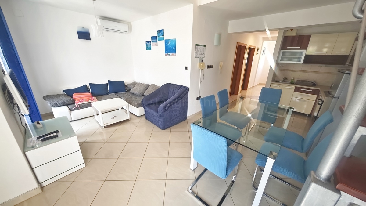 Baška, appartamento duplex vicino al mare!