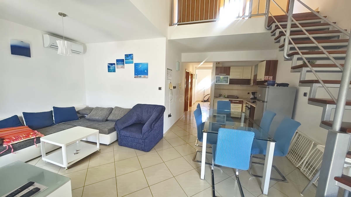 Baška, appartamento duplex vicino al mare!