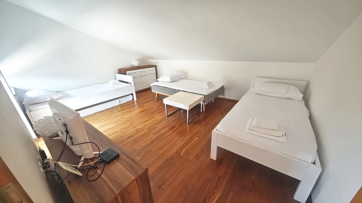 Baška, appartamento duplex vicino al mare!