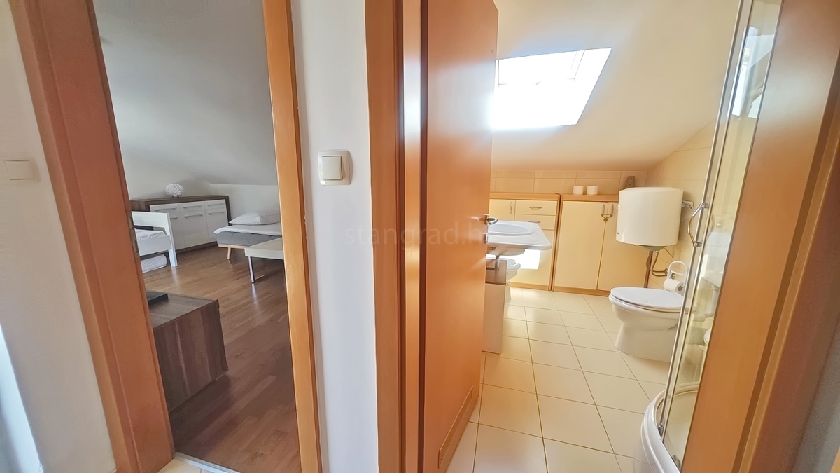 Baška, appartamento duplex vicino al mare!