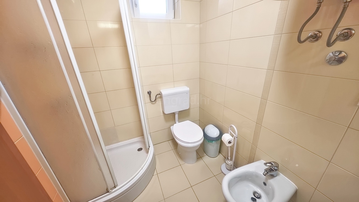 Baška, appartamento duplex vicino al mare!