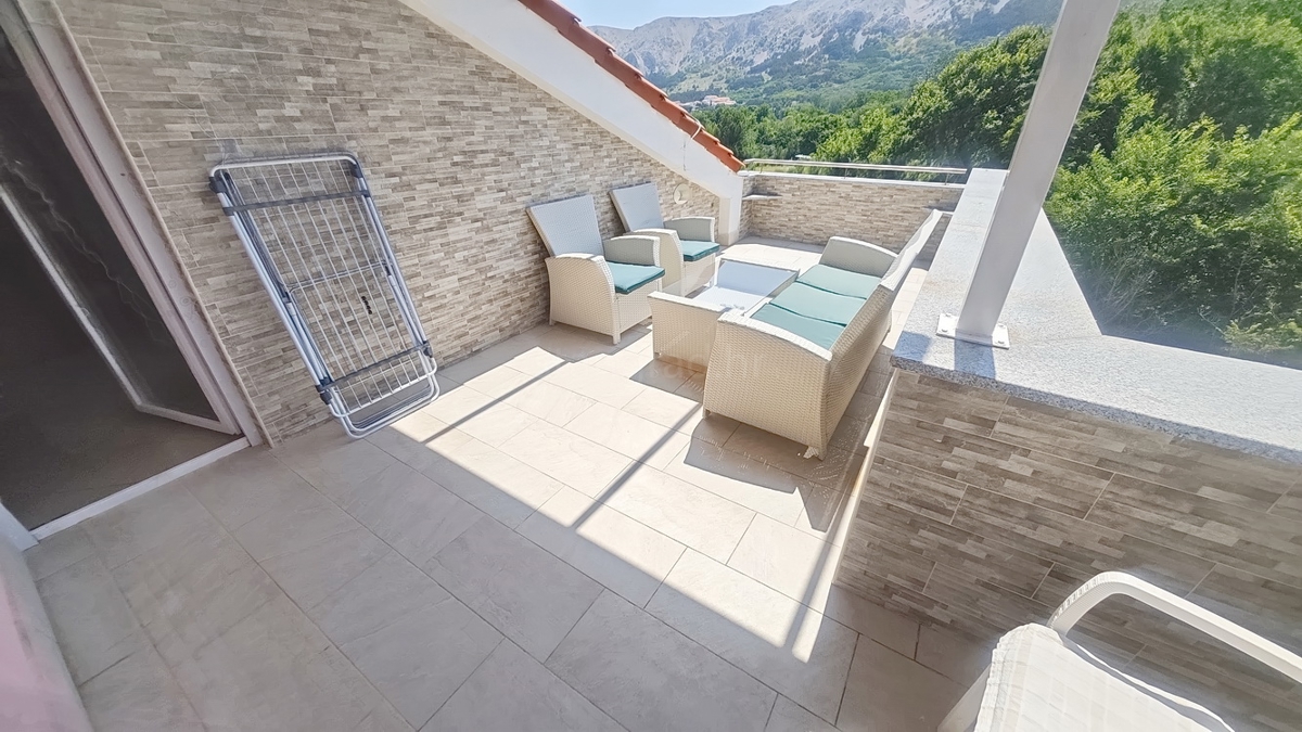 Baška, appartamento duplex vicino al mare!