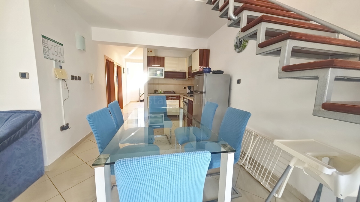 Baška, appartamento duplex vicino al mare!