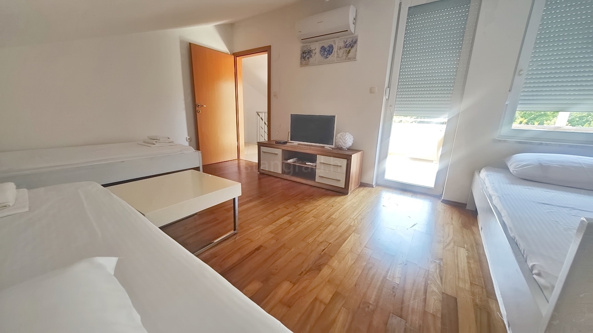 Baška, appartamento duplex vicino al mare!