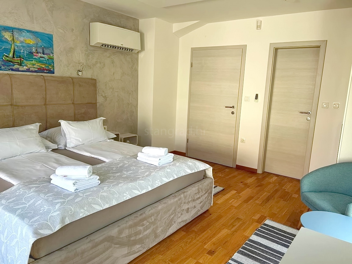 Dobrinj, bellissima villa con piscina e ampio giardino!
