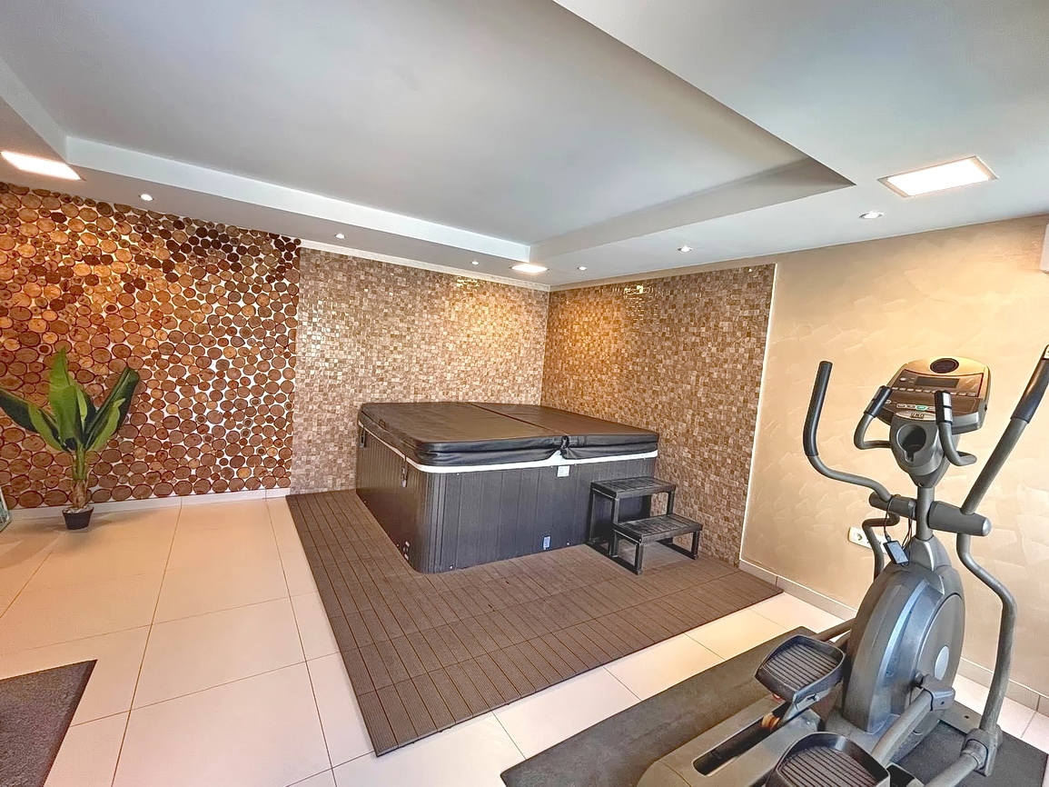 Dobrinj, bellissima villa con piscina e ampio giardino!