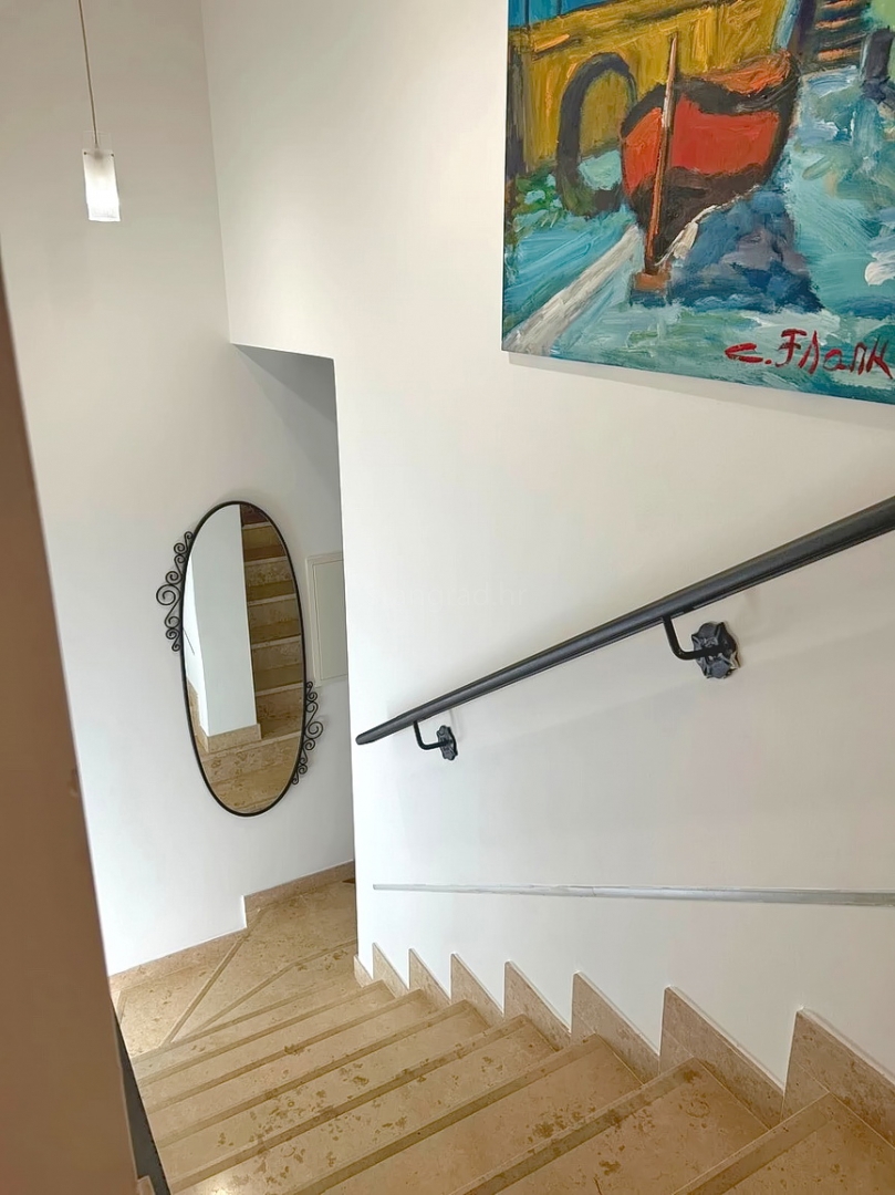 Dobrinj, bellissima villa con piscina e ampio giardino!