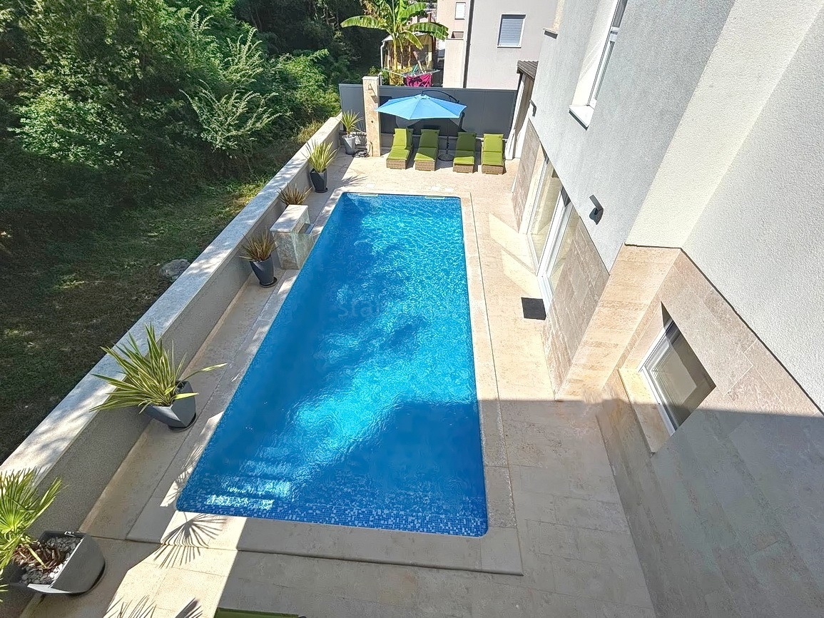 Dobrinj, bellissima villa con piscina e ampio giardino!
