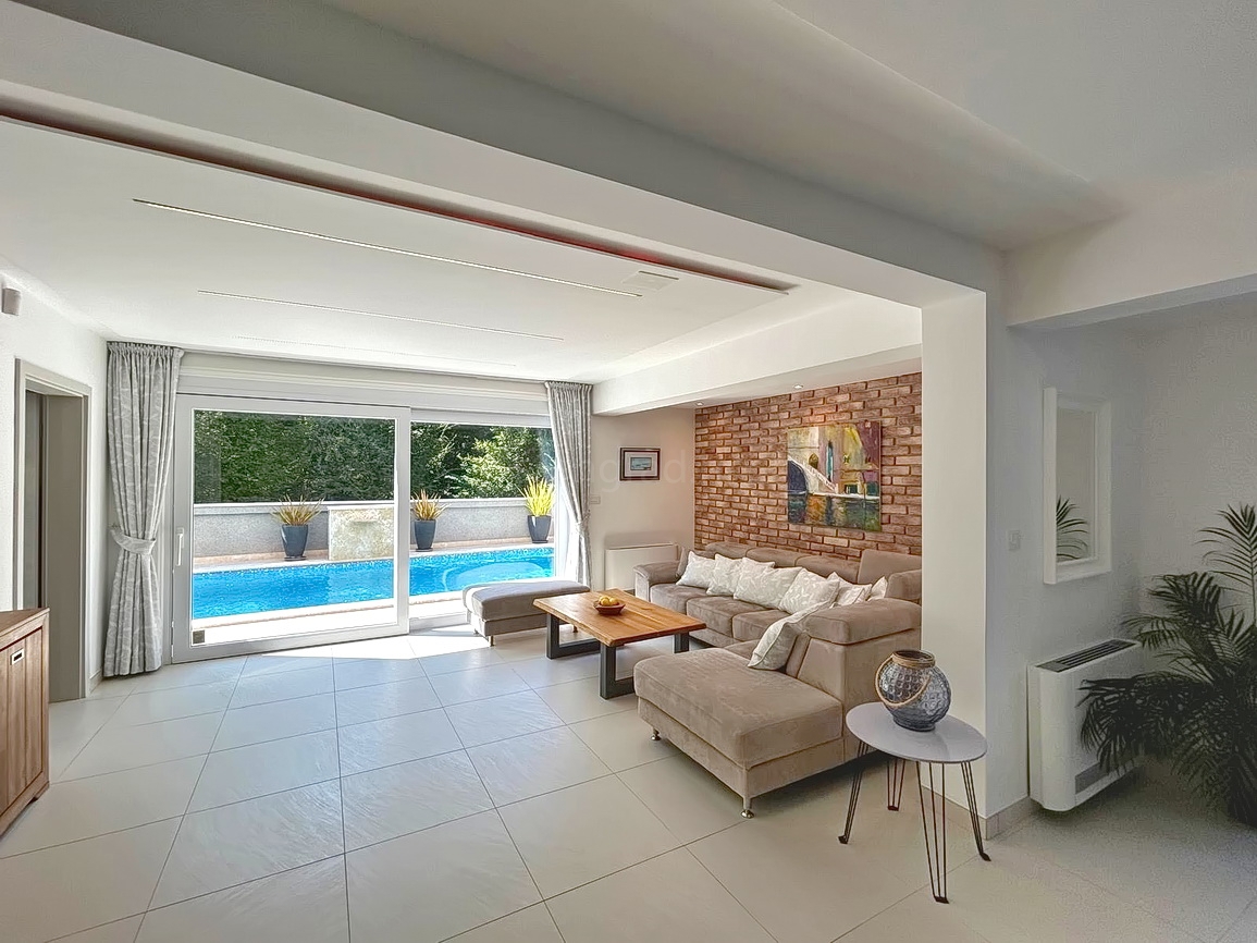 Dobrinj, bellissima villa con piscina e ampio giardino!