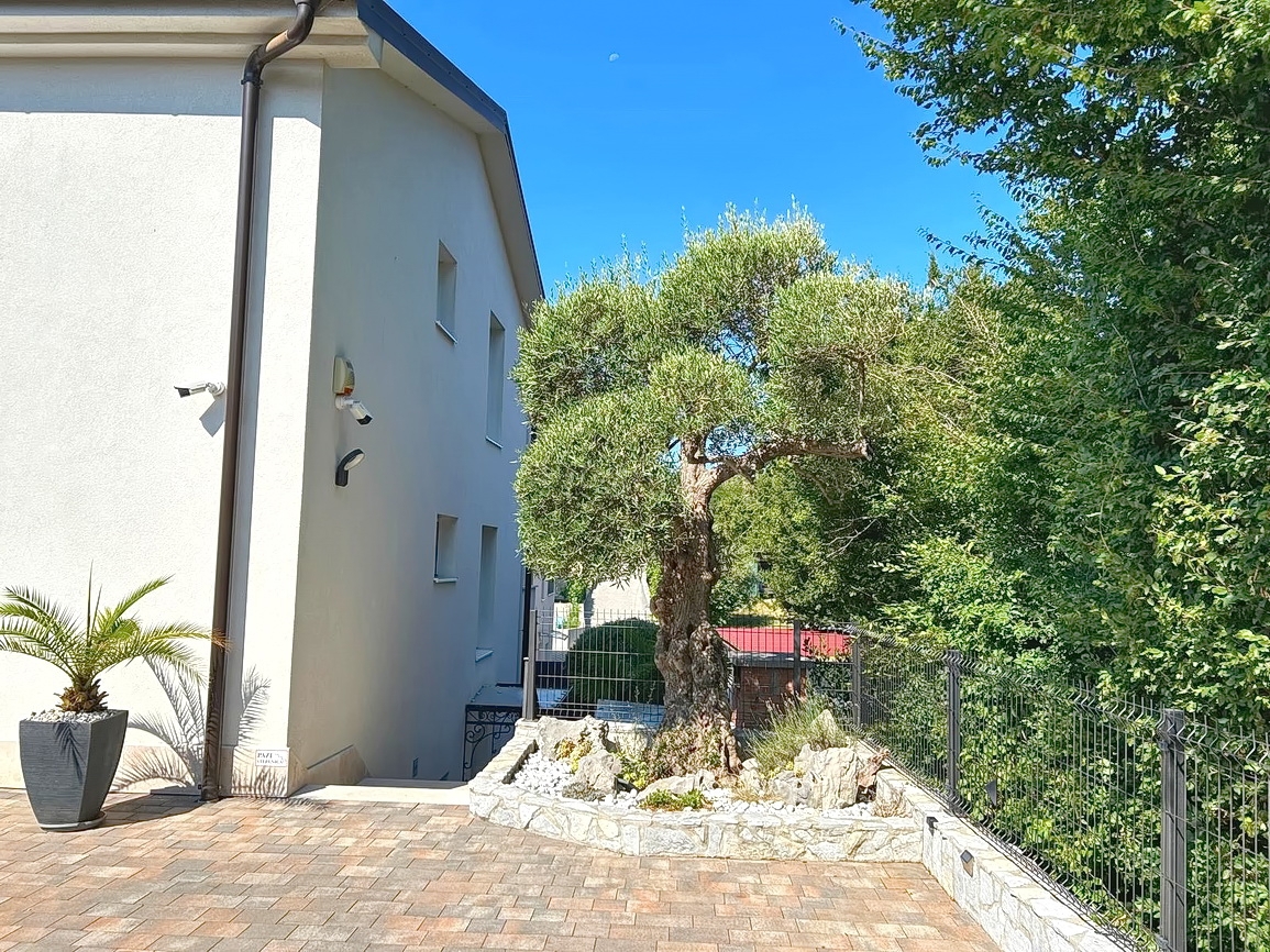 Dobrinj, bellissima villa con piscina e ampio giardino!