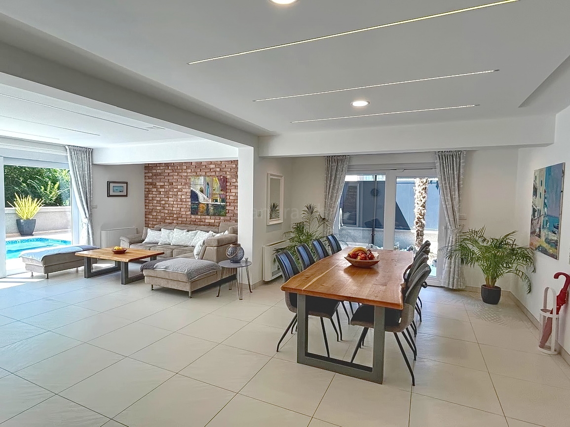 Dobrinj, bellissima villa con piscina e ampio giardino!