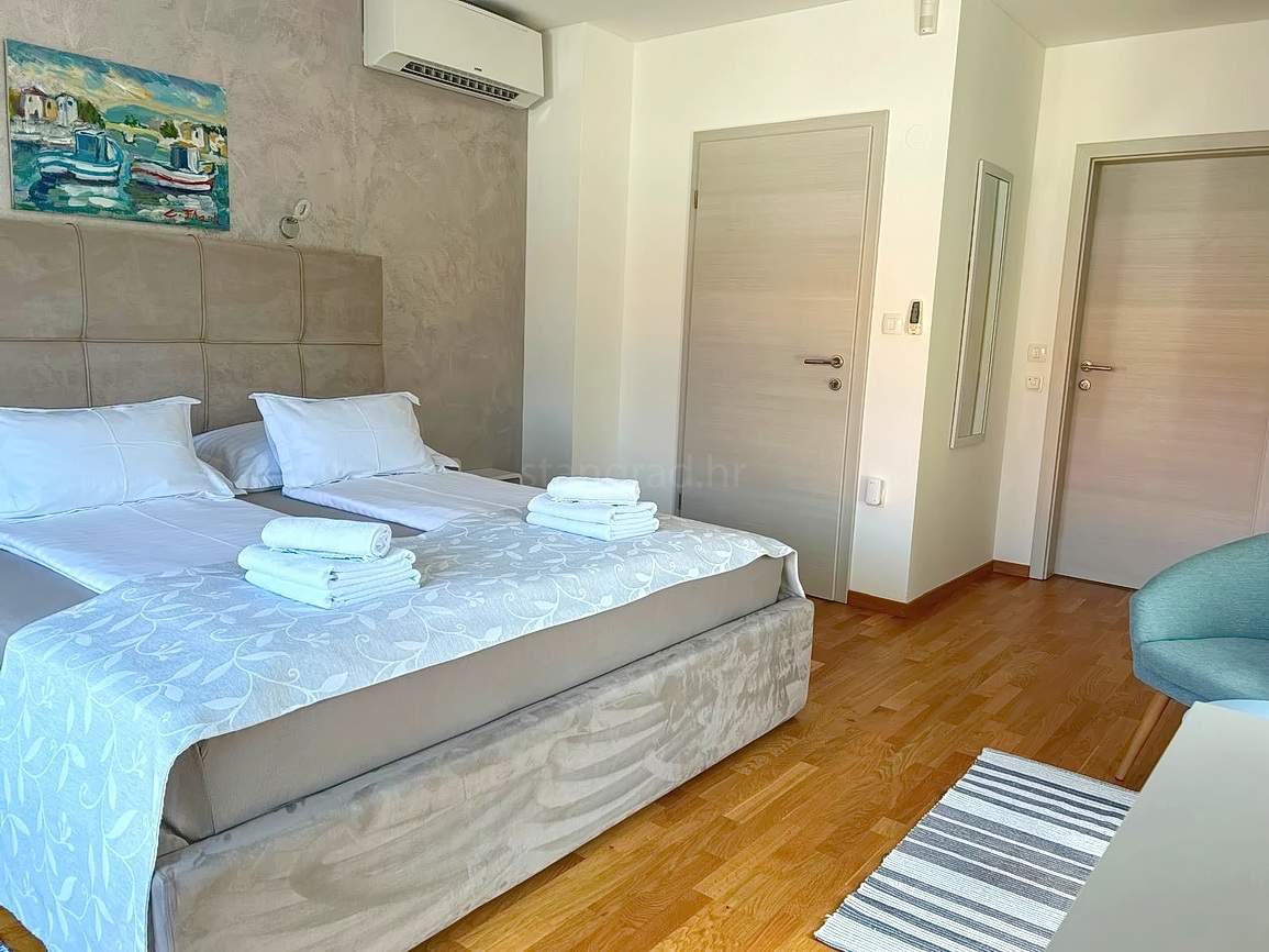 Dobrinj, bellissima villa con piscina e ampio giardino!