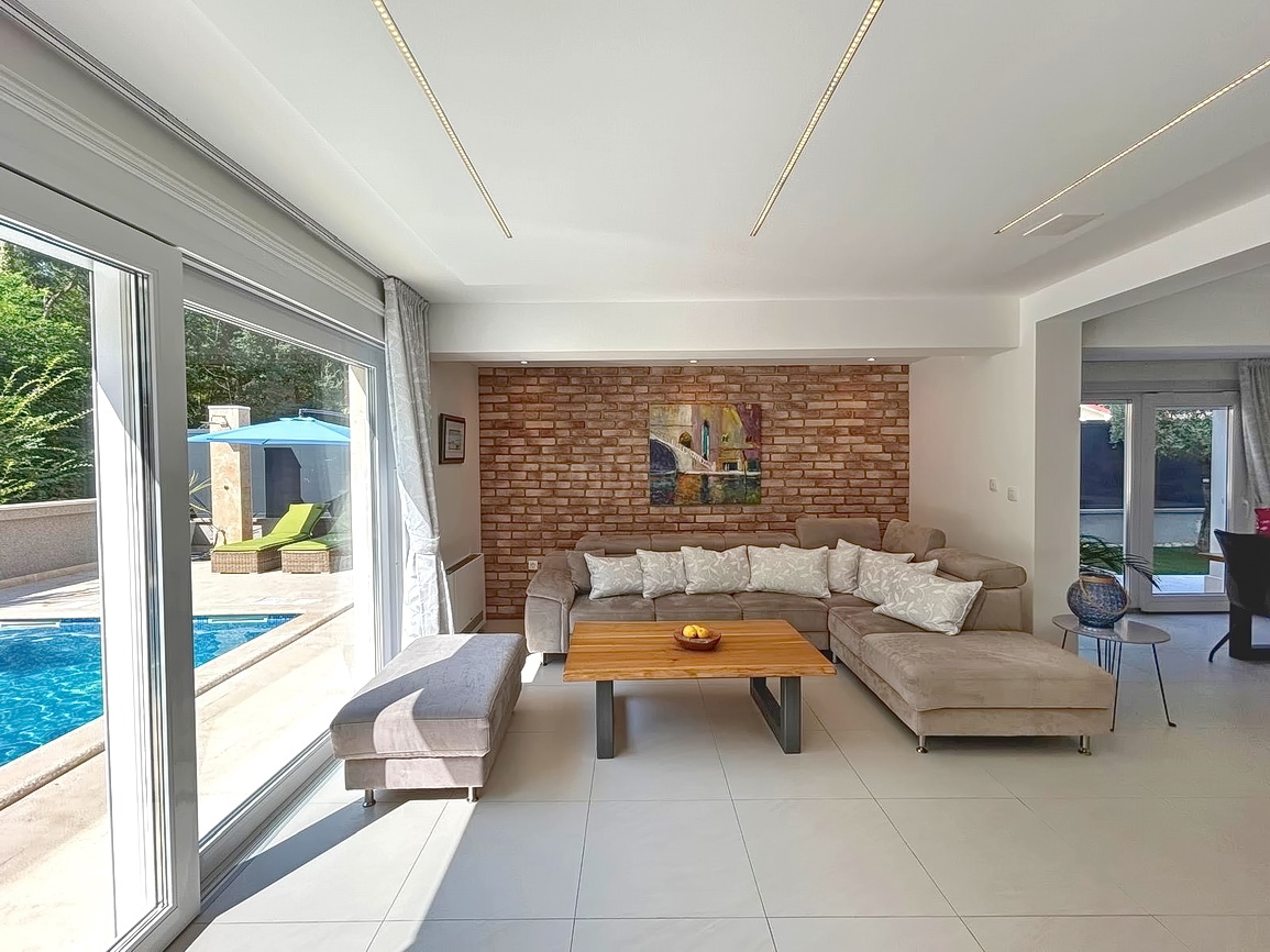 Dobrinj, bellissima villa con piscina e ampio giardino!