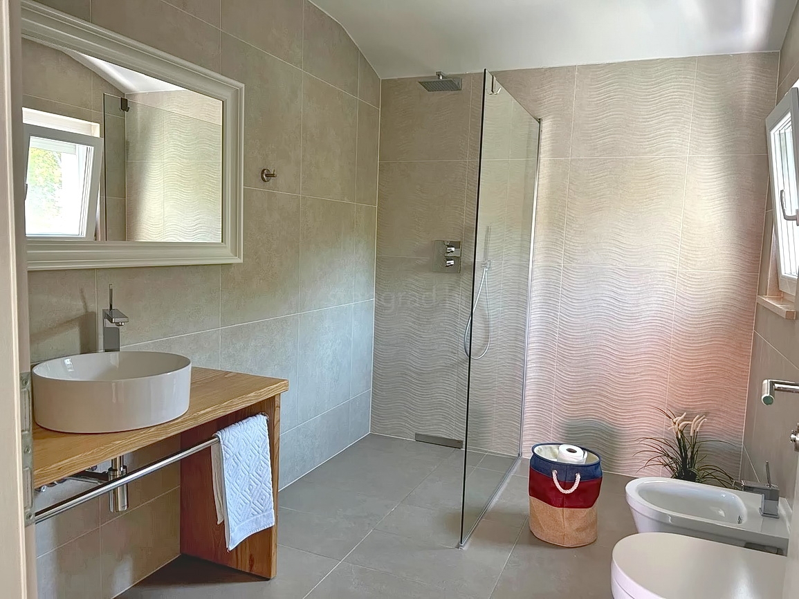 Dobrinj, bellissima villa con piscina e ampio giardino!