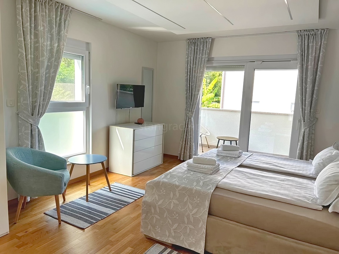 Dobrinj, bellissima villa con piscina e ampio giardino!
