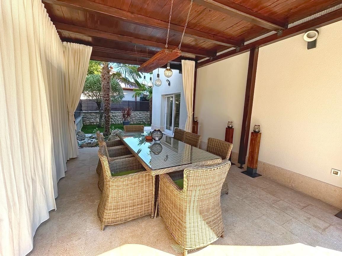 Dobrinj, bellissima villa con piscina e ampio giardino!