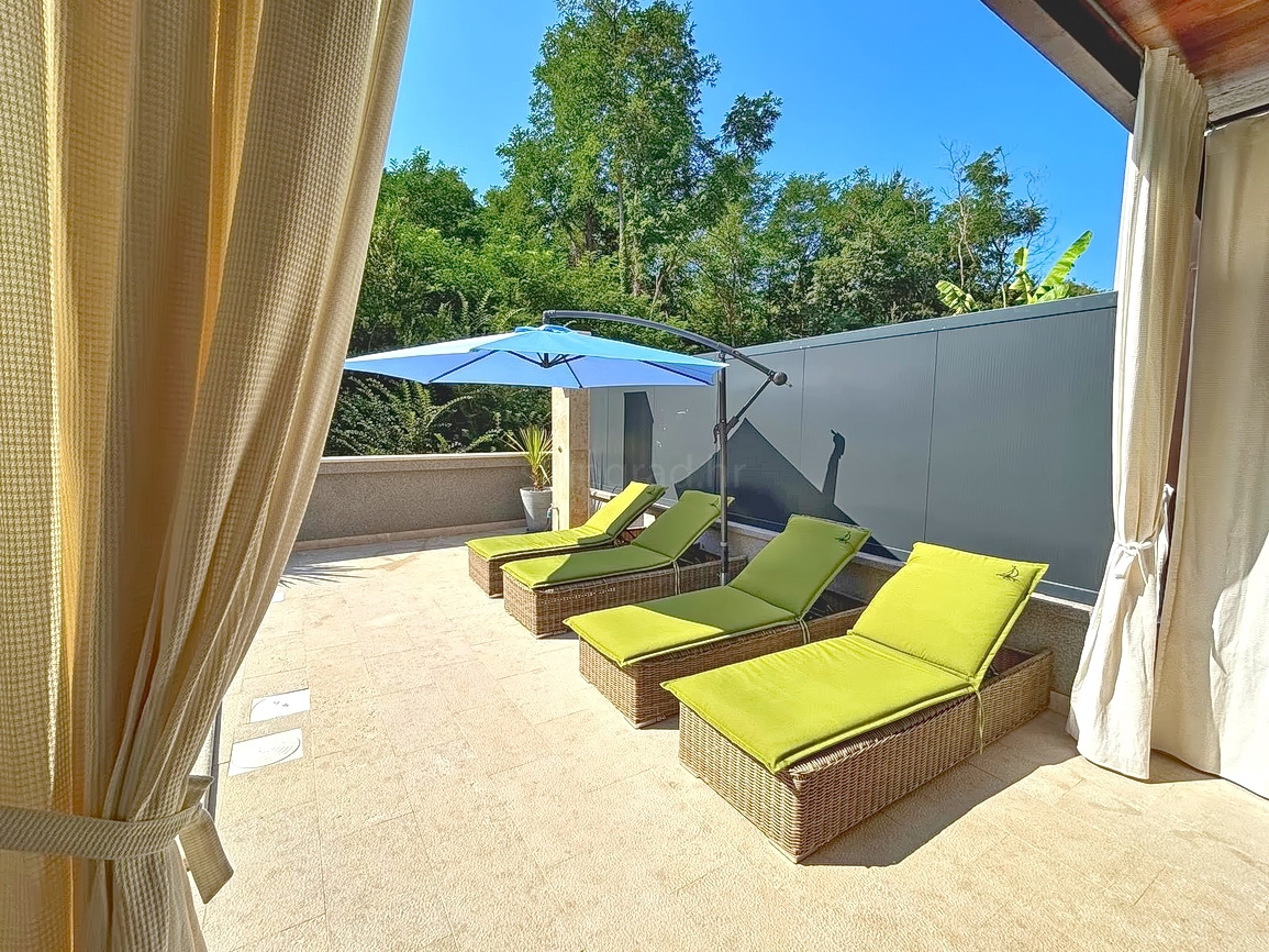 Dobrinj, bellissima villa con piscina e ampio giardino!
