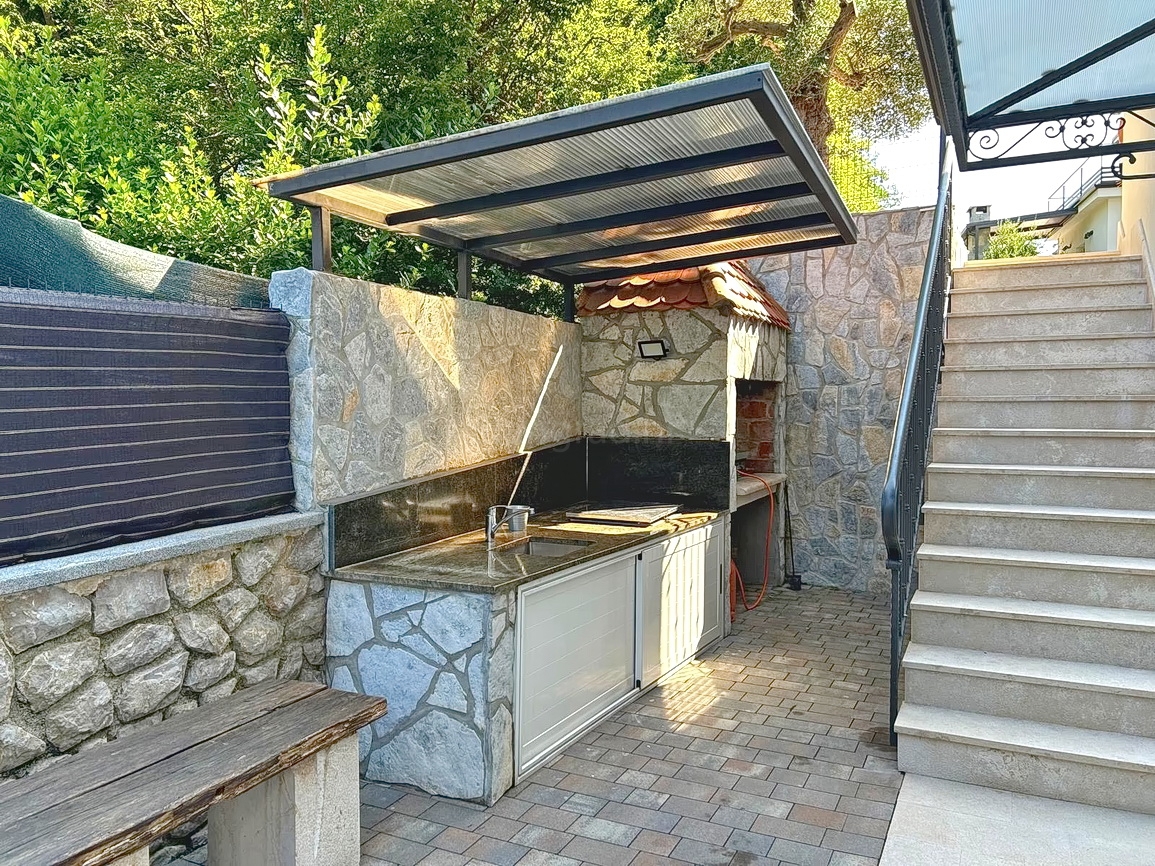 Dobrinj, bellissima villa con piscina e ampio giardino!