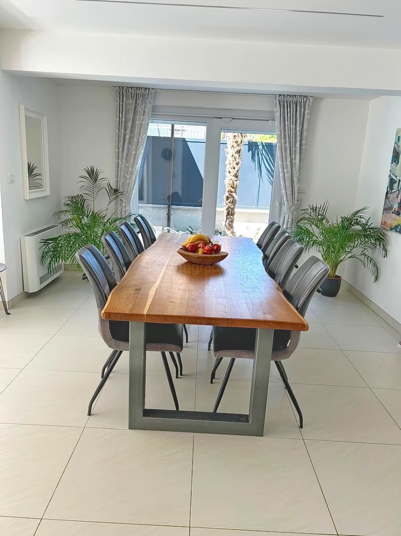 Dobrinj, bellissima villa con piscina e ampio giardino!