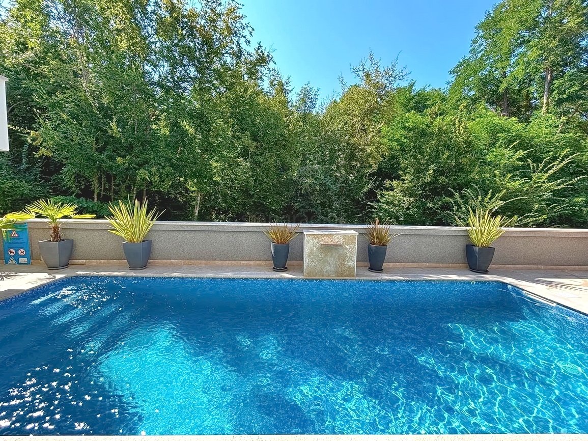 Dobrinj, bellissima villa con piscina e ampio giardino!