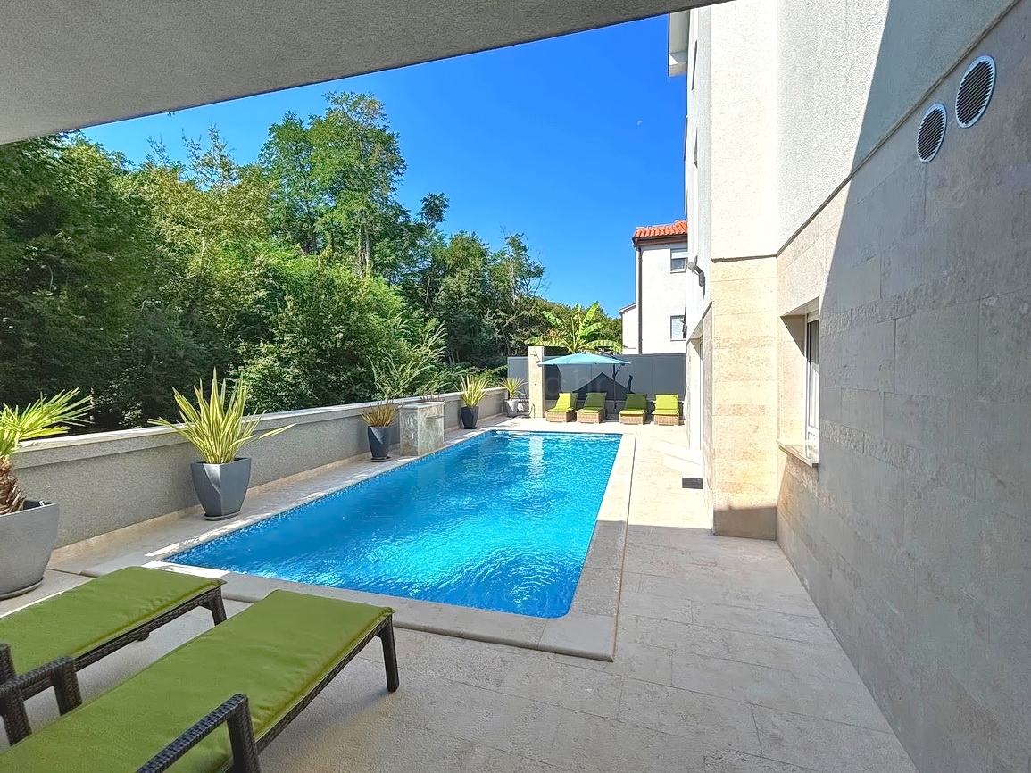 Dobrinj, bellissima villa con piscina e ampio giardino!