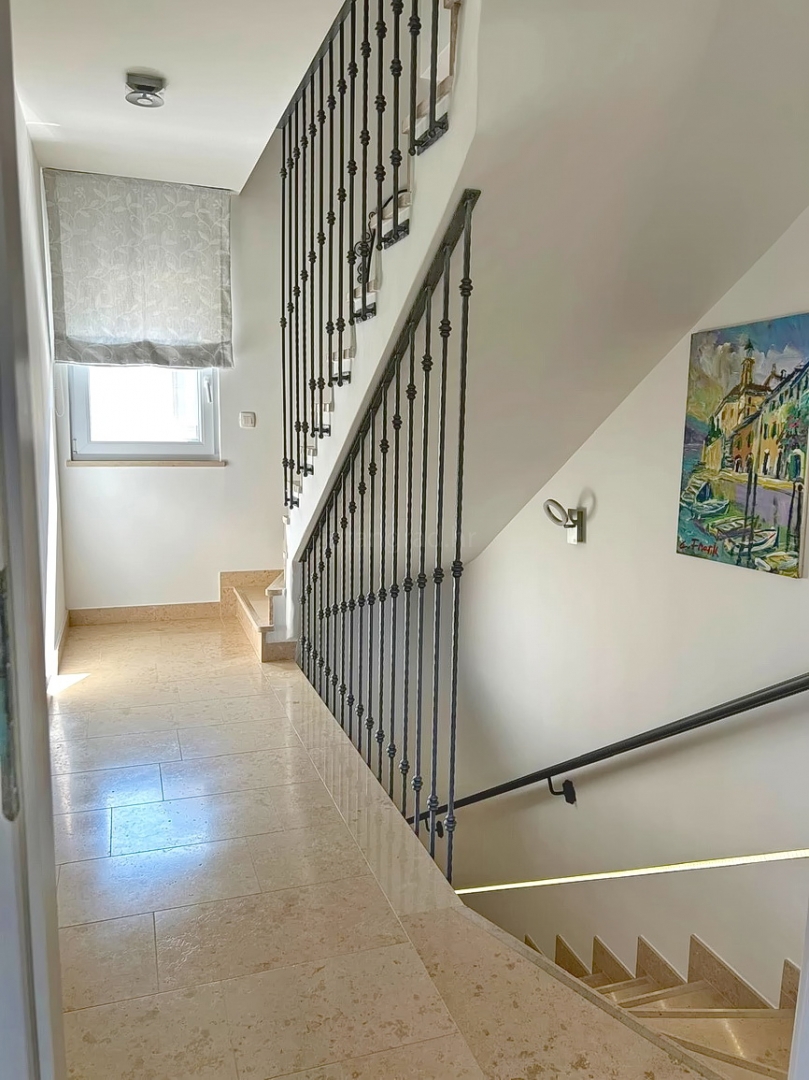 Dobrinj, bellissima villa con piscina e ampio giardino!