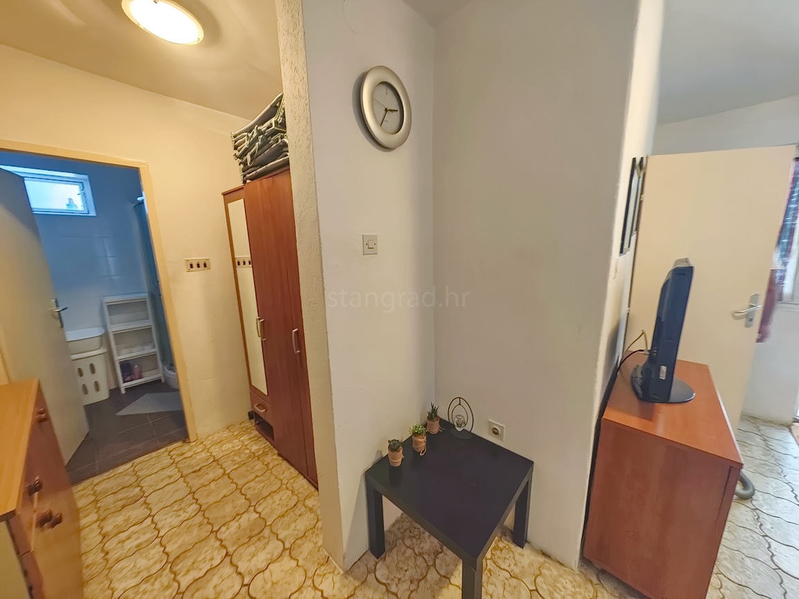 Punat, casa bifamiliare con due appartamenti separati in ottima posizione!