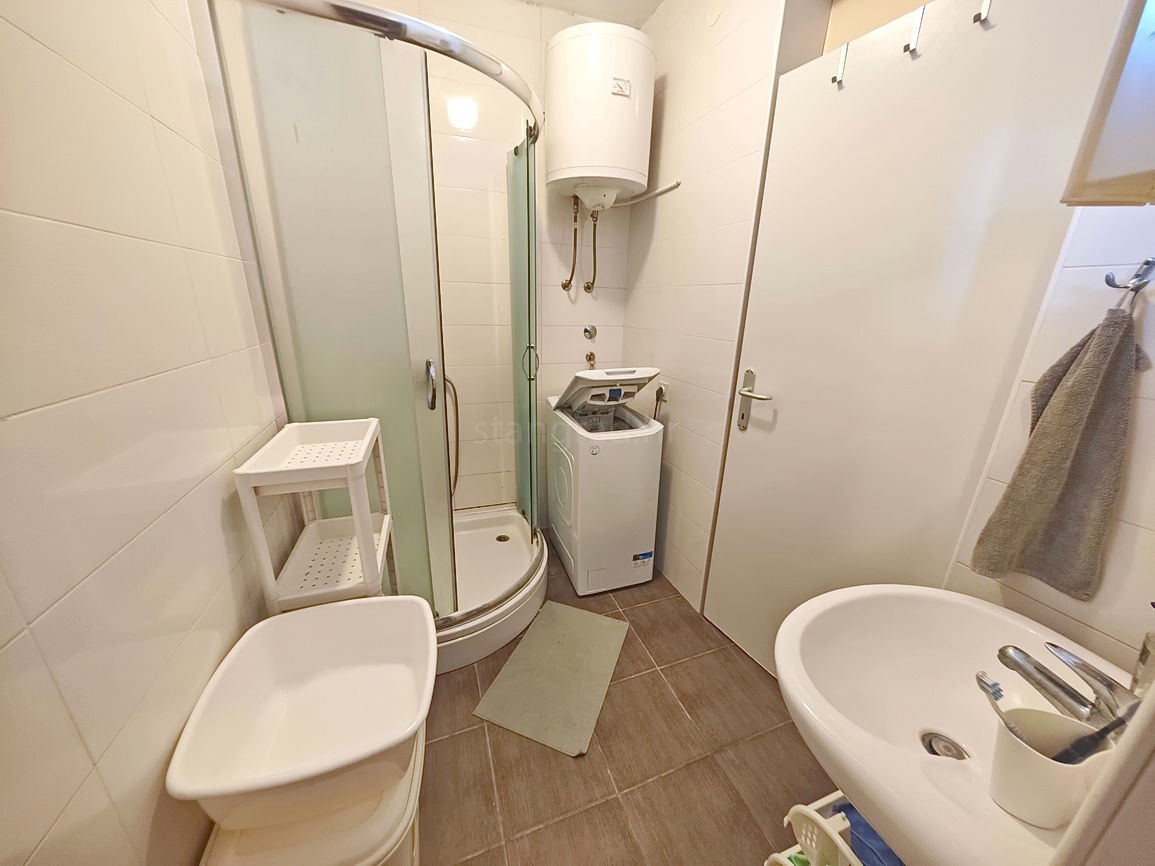 Punat, casa bifamiliare con due appartamenti separati in ottima posizione!