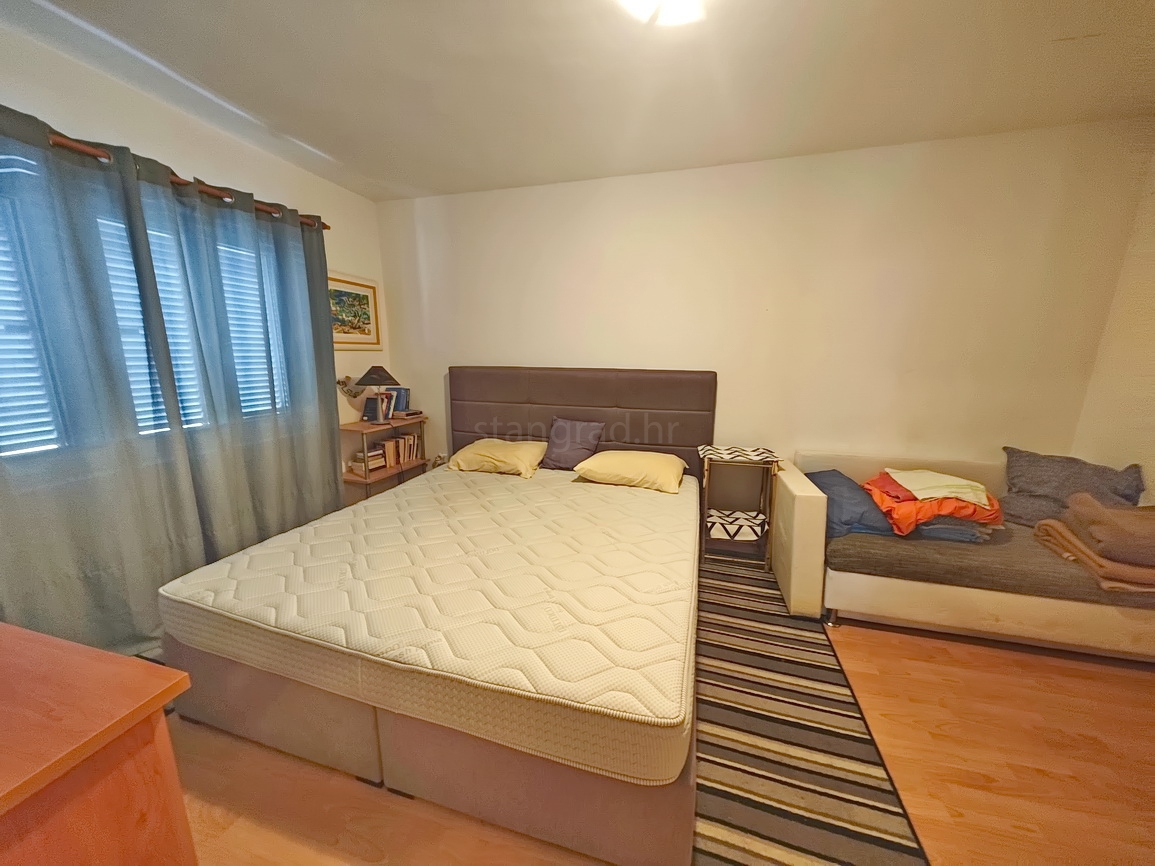 Punat, casa bifamiliare con due appartamenti separati in ottima posizione!