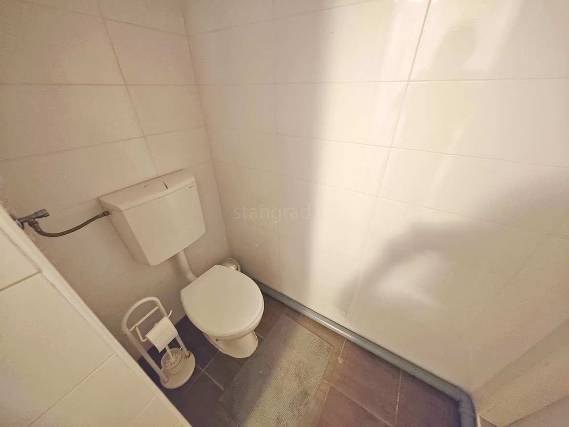 Punat, casa bifamiliare con due appartamenti separati in ottima posizione!