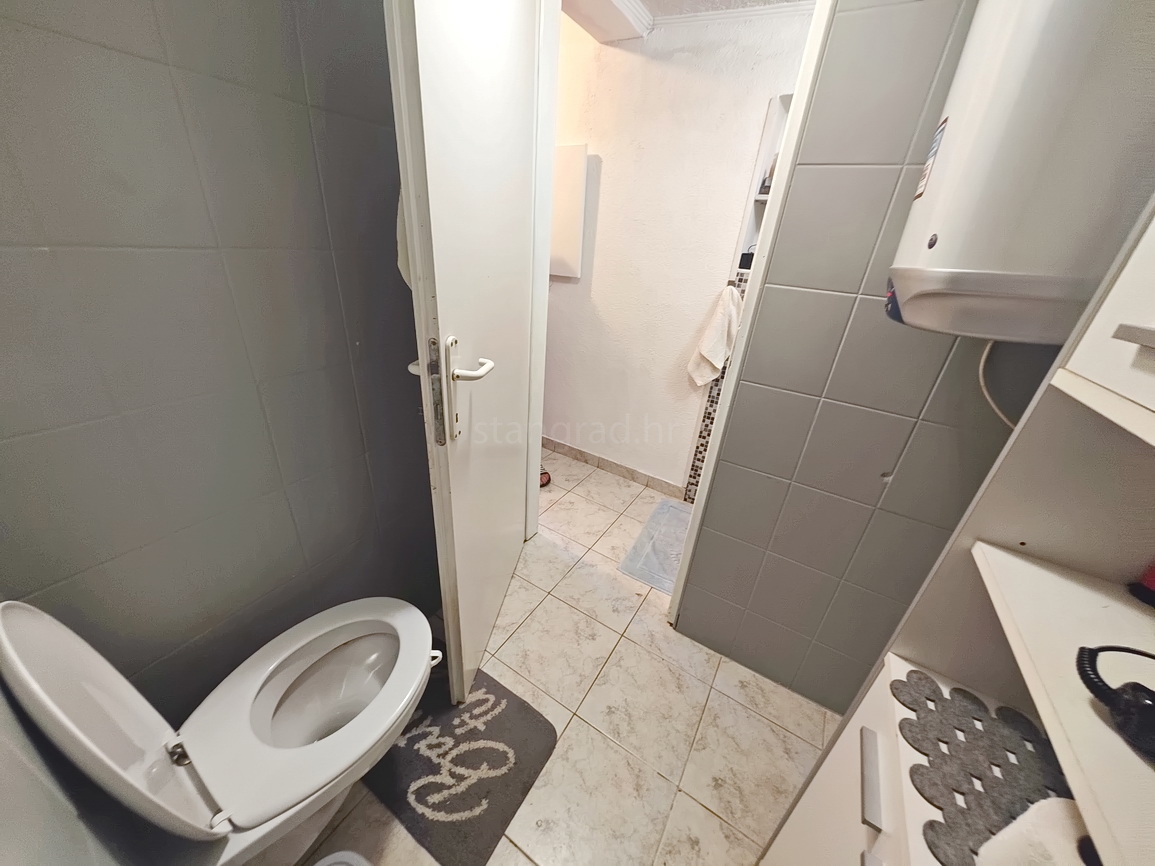 Punat, casa bifamiliare con due appartamenti separati in ottima posizione!