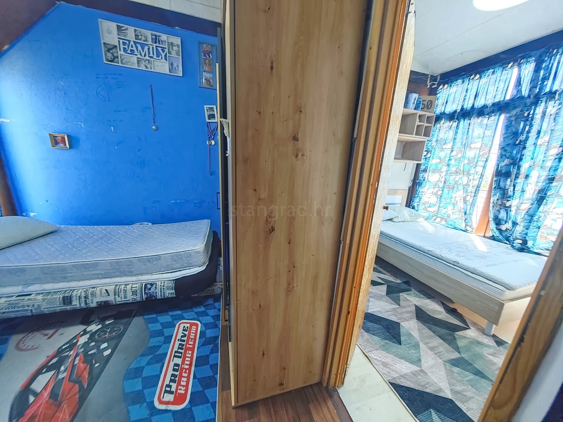 Punat, casa bifamiliare con due appartamenti separati in ottima posizione!